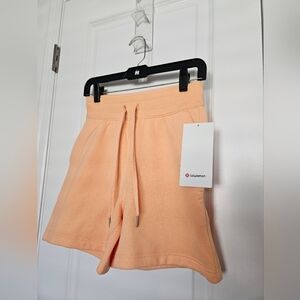 NWT Lululemon Scuba High-Rise Short 5" Peach Bellini SIZE 4 $68